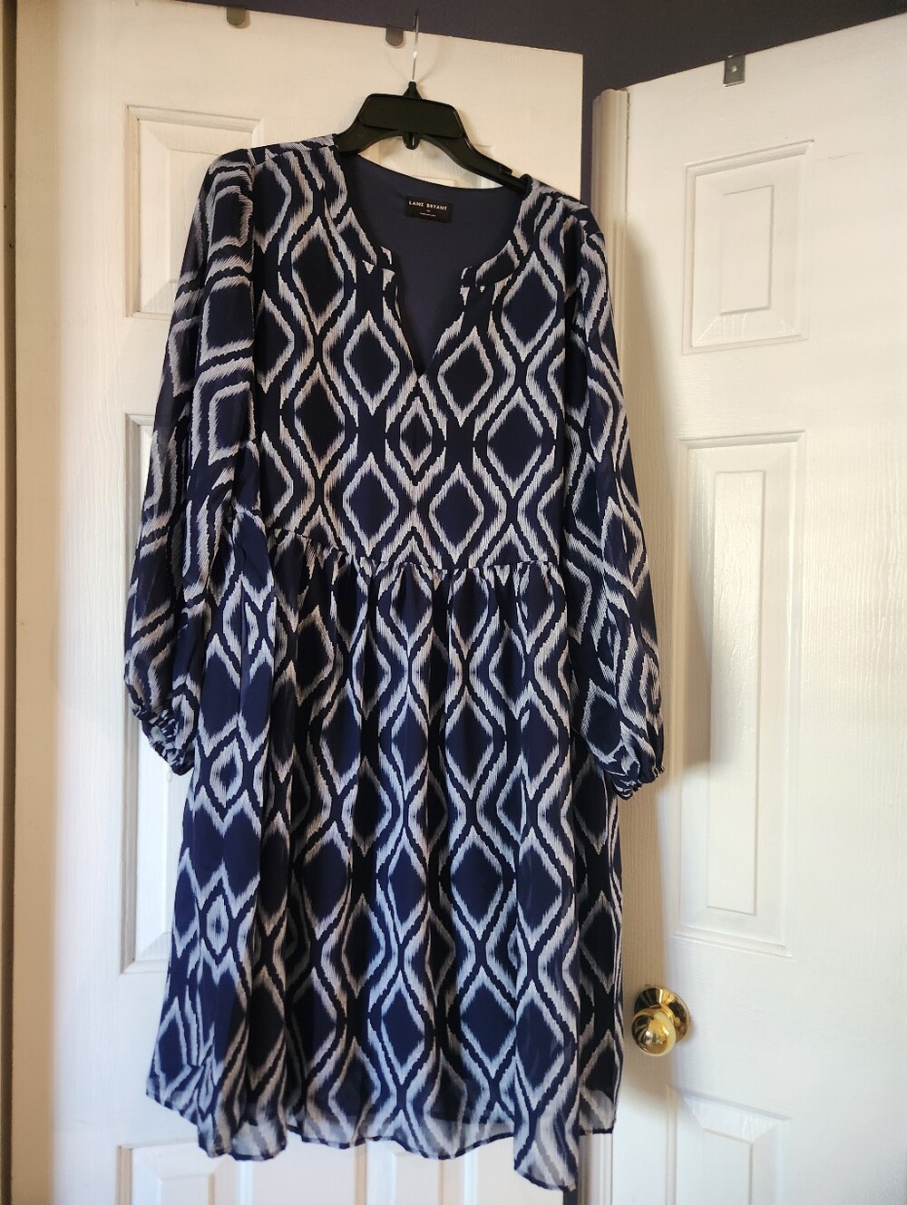 New LANE BYRANT Lily White Navy and White Diamond-Print Long Sleeve Dress